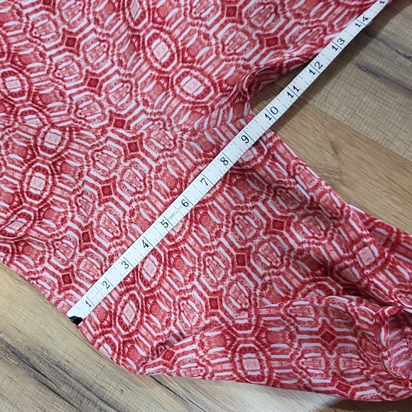 ROZ & ALI WOMAN Semi-Sheer Red & White Geometric 3/4 Sleeve Blouse - Picture 11 of 13